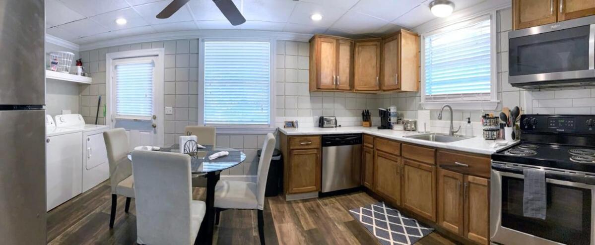 Comfortable Cottage On The Blue Mile - Close To Gsu! สเตทส์โบโร ภายนอก รูปภาพ